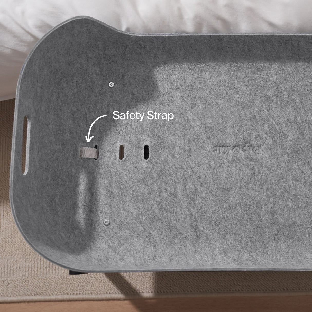 PetNest dog bed safety stap by Pup & kit