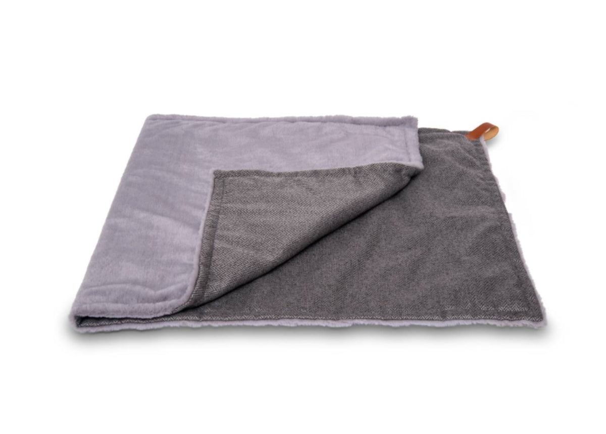 Ralph & Co The Balmoral Herringbone & Faux Fur Reversible Dog Blanket - Grey